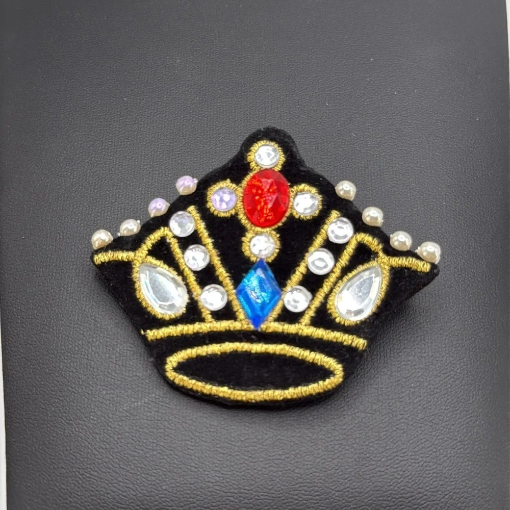 Avon brooch pin statement crown velvet background with faux pearls rhinestone
